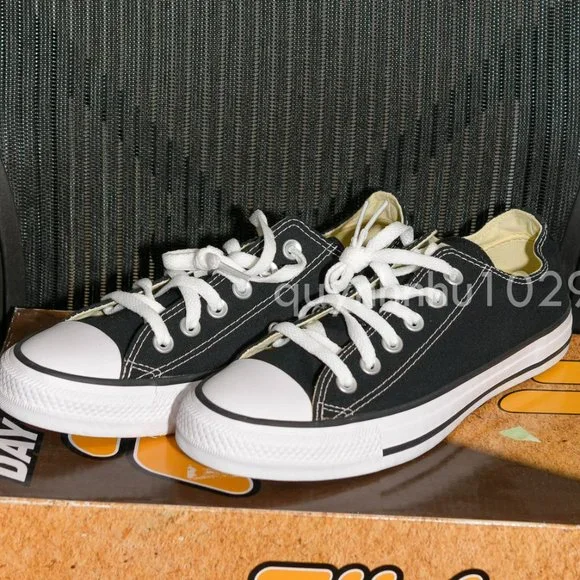 - Brand newCONVERSEunisex shoes
